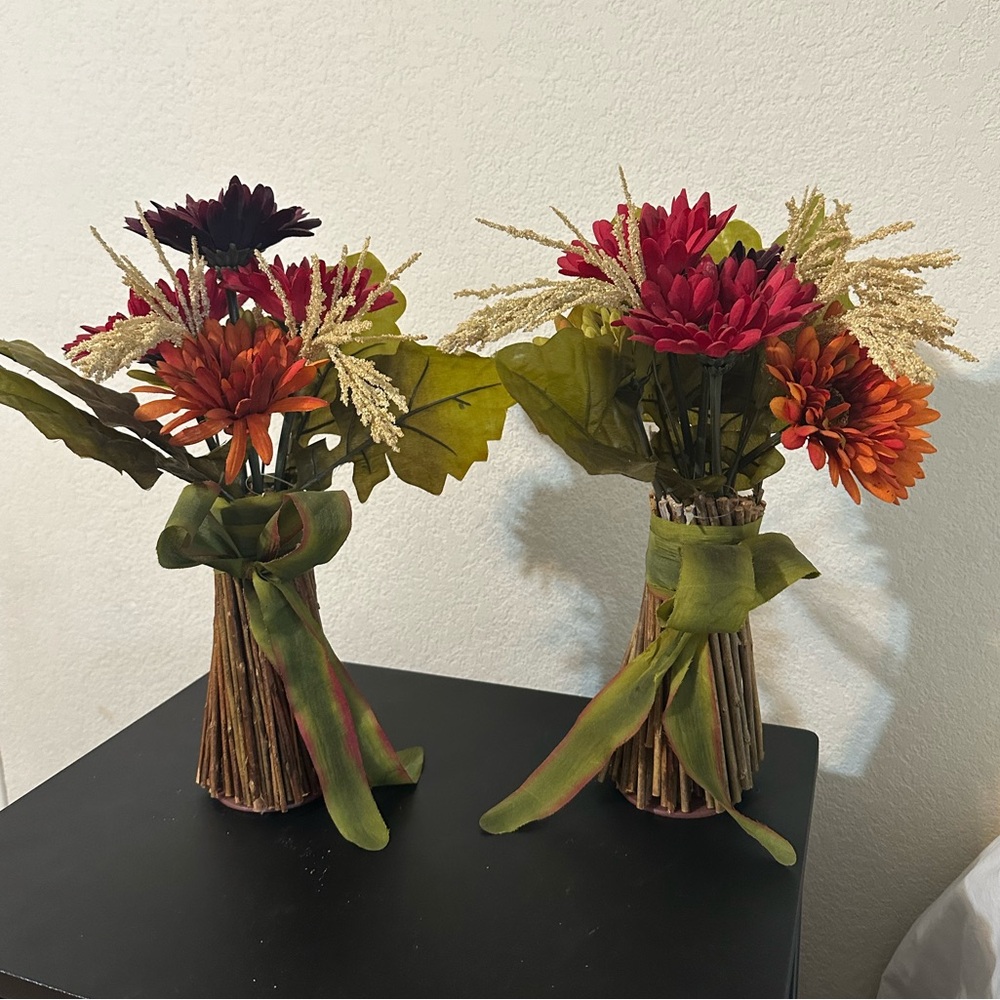 Set of 2 Flower Decor pcs